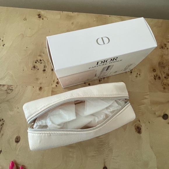 DIOR CAPTURE TOTALE POUCH - Picture 7 of 7
